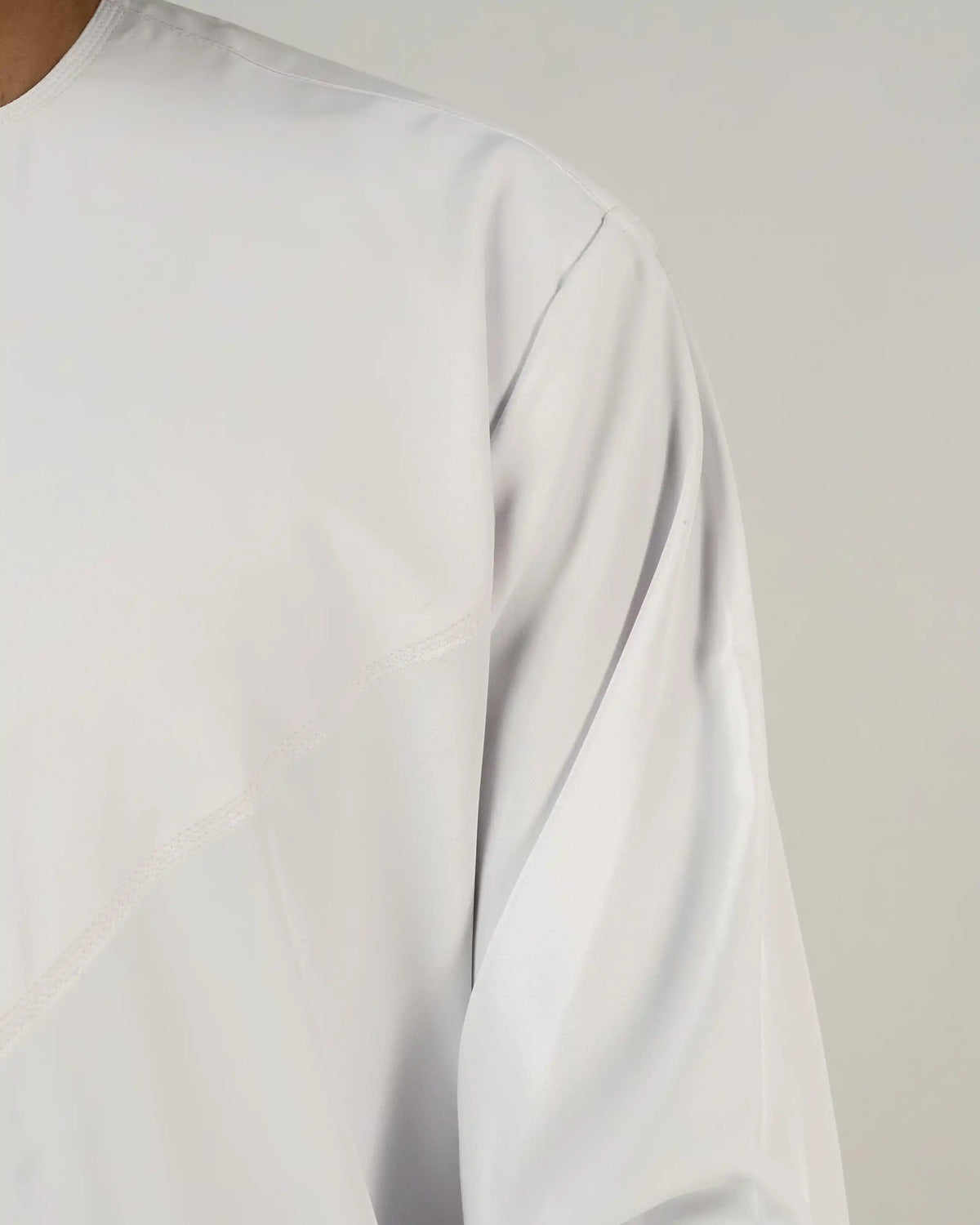 Saudi White Thobe (Colorless)