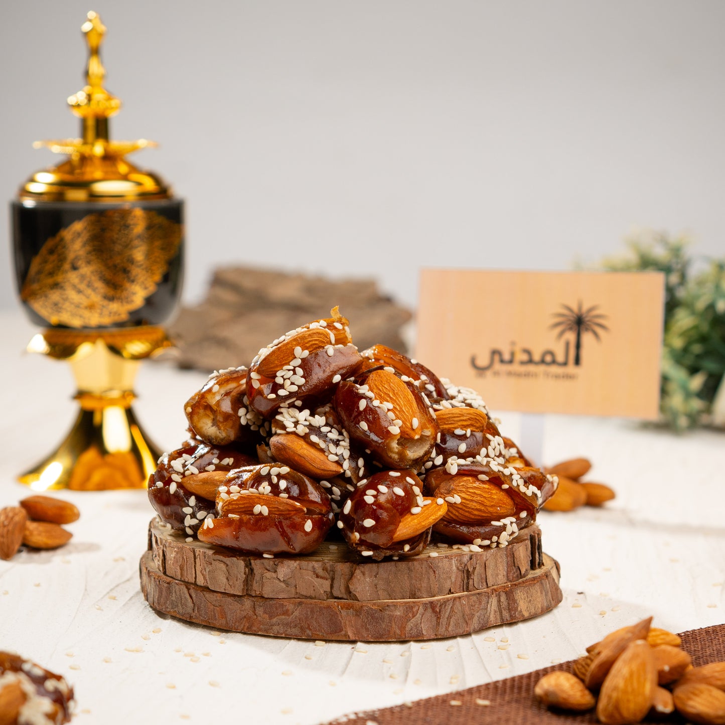 Brown Assorted Dates (Almond)