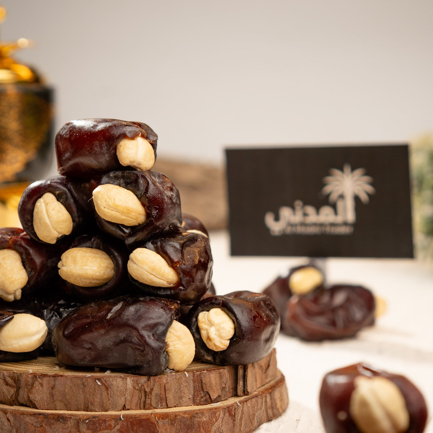 Black Assorted Dates (Cashew)