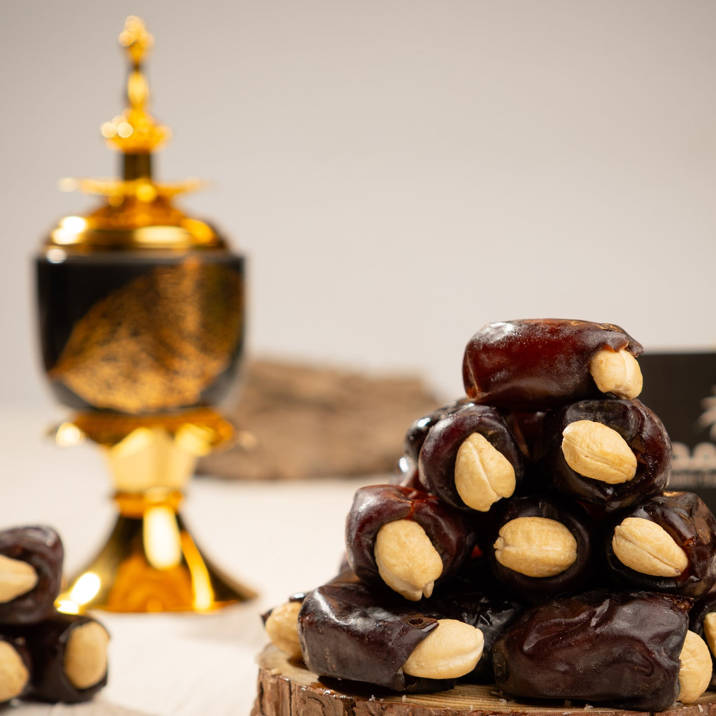 Black Assorted Dates (Cashew)