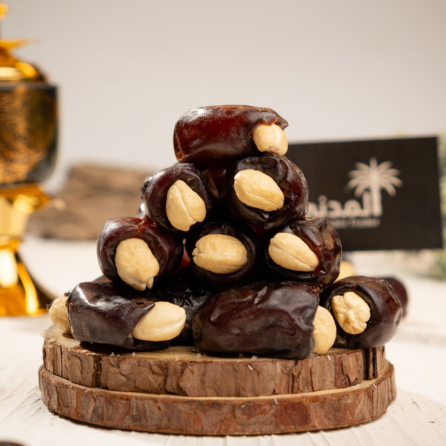 Black Assorted Dates (Cashew)