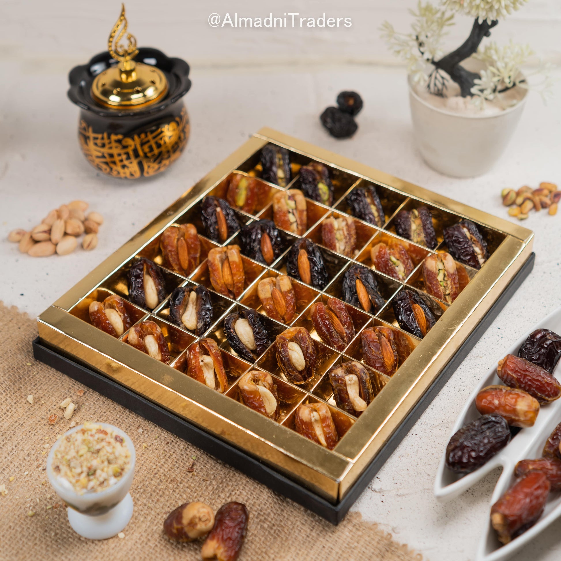 Qalmi khajoor with Cashew served in its premium packaging showing its beautifull texture & freshness.