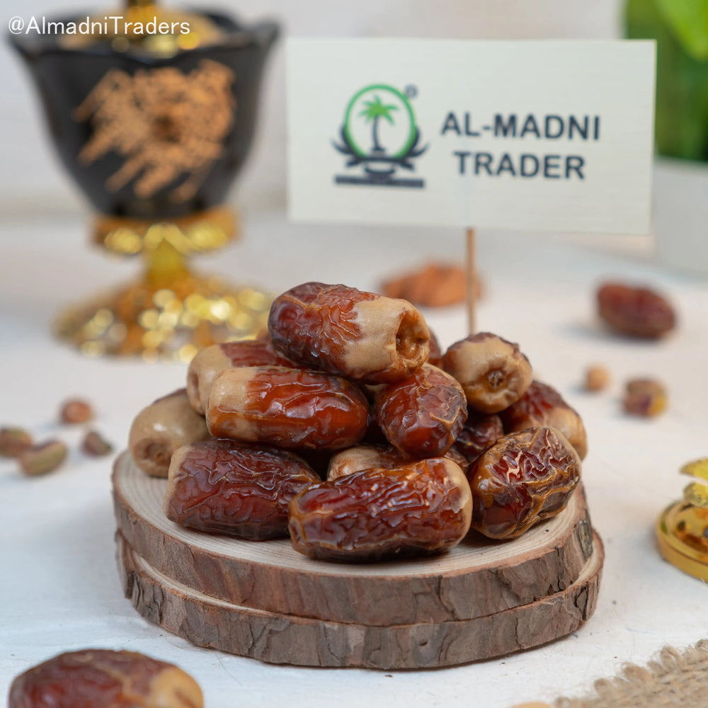 premium Sughai dates in Pakistan displayed on a wooden surface to see its rich flavoured texture.